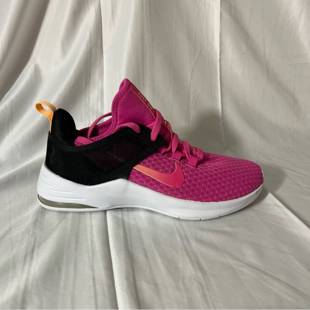 Nike Air Max Bella TR5 Training shoes Women’s Sz 6 Pink & Black New condition